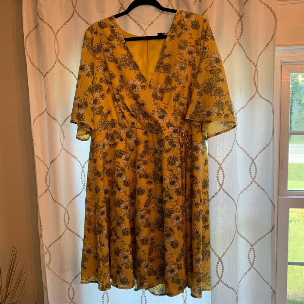 TORRID YELLOW FAUX WRAP DRESS SZ 18